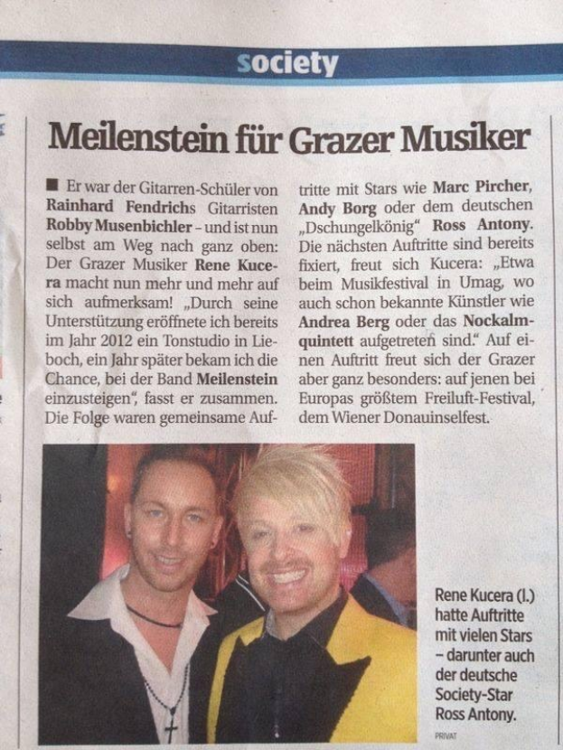 Zwei Männer im Anzug lächeln in einer Zeitung mit der Überschrift "Grazer Musiker" vom März 2012