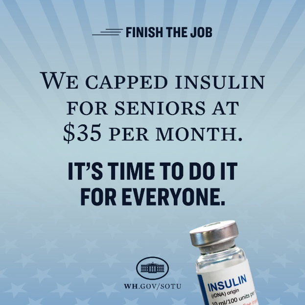 Ein Plakat mit einem Insulinfläschchen auf der rechten Seite und dem Text "Wir haben Insulin für Senioren auf 35 Dollar pro Monat gedeckelt. Es ist an der Zeit, das für alle zu tun."