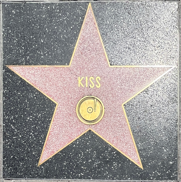 Star auf dem Hollywood Walk of Fame mit dem Wort 'Kiss' eingraviert.