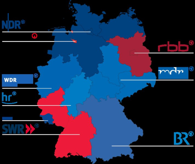 Eine Karte von Deutschland mit Bundesländern, die in Rot und Blau hervorgehoben sind, um die Ergebnisse der Wahl von 2016 zu zeigen, einschließlich der Namen der Kandidaten und des Wahldatums.