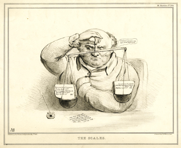 Ein Anwalt im Anzug sitzt an einem Tisch mit einer Waage vor ihm, die er mit Texten und Zahlen überprüft.