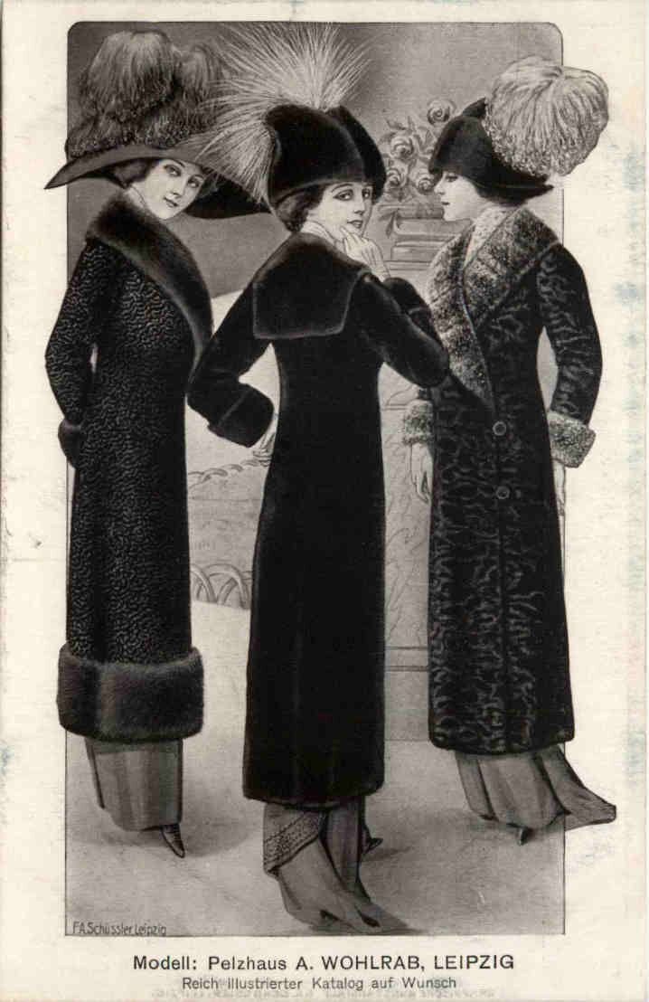 Drei Frauen in schwarzen Mänteln und Hüten aus den 1920er Jahren stehen neben einem Blumenstrauß, mit Text 'Fashions of the 1920s' unten.