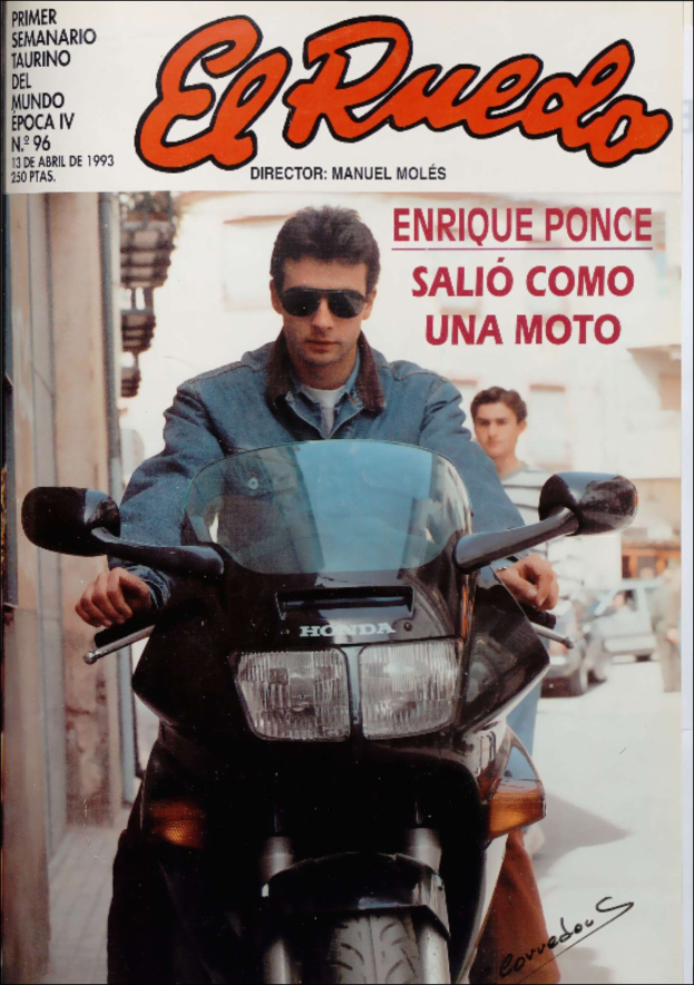 Magazin-Titelbild mit einem Mann in blauer Jacke und Schutzbrille auf einem Motorrad auf einer Straße mit anderen Menschen und Fahrzeugen im Hintergrund.